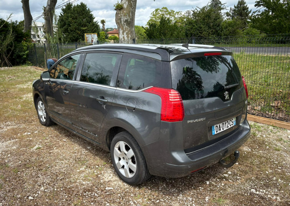 Peugeot 5008 1.6 HDI 114 cv STYLE Edition 7 places — photo 4