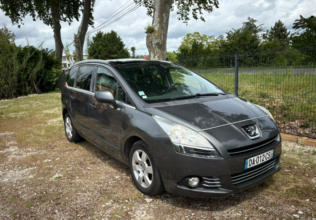 Peugeot 5008 1.6 HDI 114 cv STYLE Edition 7 places — photo 2