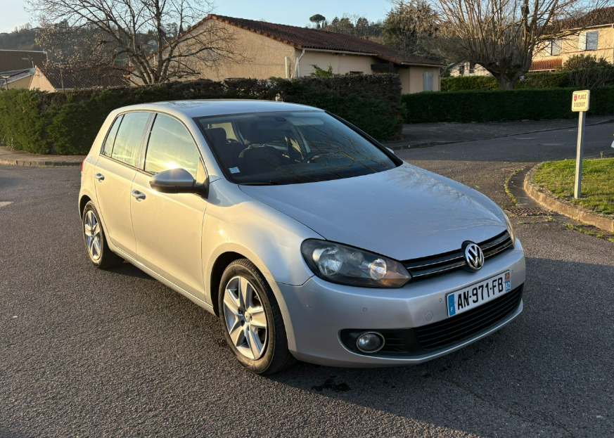 VOLKSWAGEN GOLF 2.0 TDI 110 cv — photo 2
