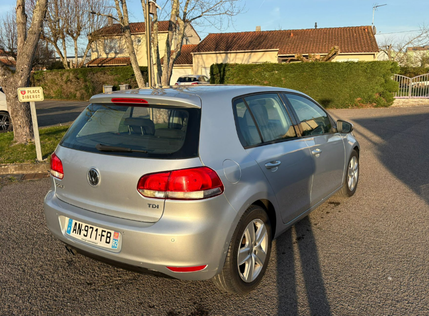 VOLKSWAGEN GOLF 2.0 TDI 110 cv — photo 4